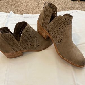 Vince Camuto Pevista bootie